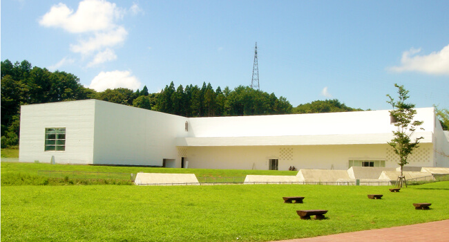 青森県立美術館